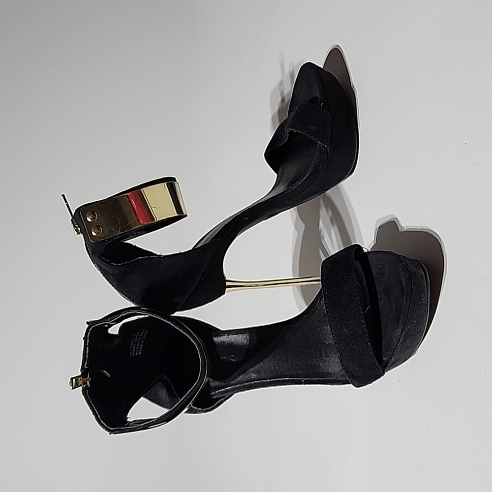 Bakers. Suede platform heels